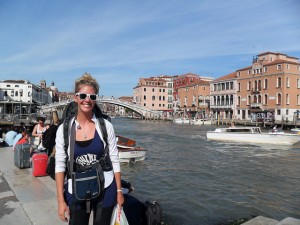 study abroad solo travel, how to travel by yourself while studying abroad