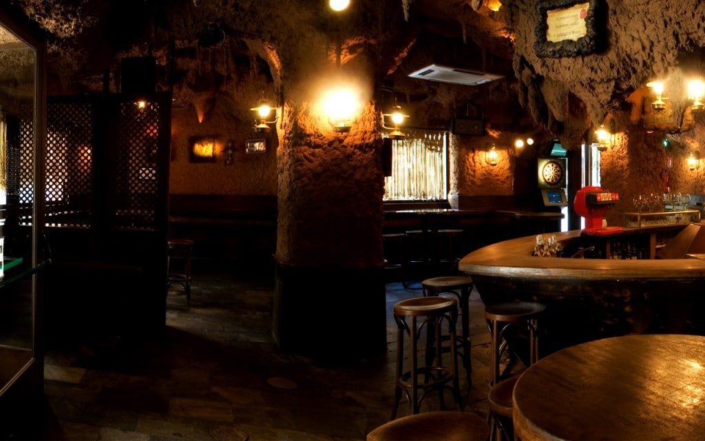 best bars in madrid for study abroad students, where to party in madrid study abroad