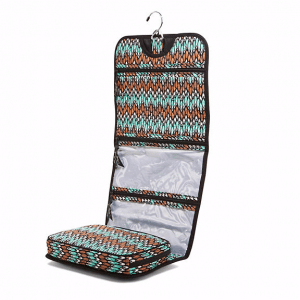 Vera Bradley Travel Gift Guide - Vera Bradley has lots of colorful gifts that are great for travel. These 12 Vera Bradley products are great gifts for travel lovers that may need a new duffle bag, jewelry organizer, or anything else. Click through to see the best Vera Bradley travel pieces that make great gifts.
