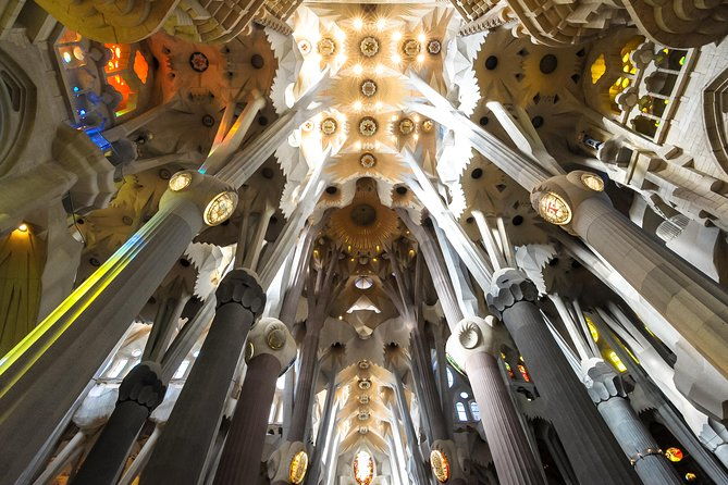 best-of-barcelona-and-sagrada-familia-tour-with-priority-access