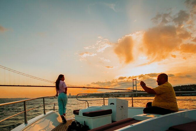 bosphorus-sunset-sightseeing-yacht-cruise-with-refreshments