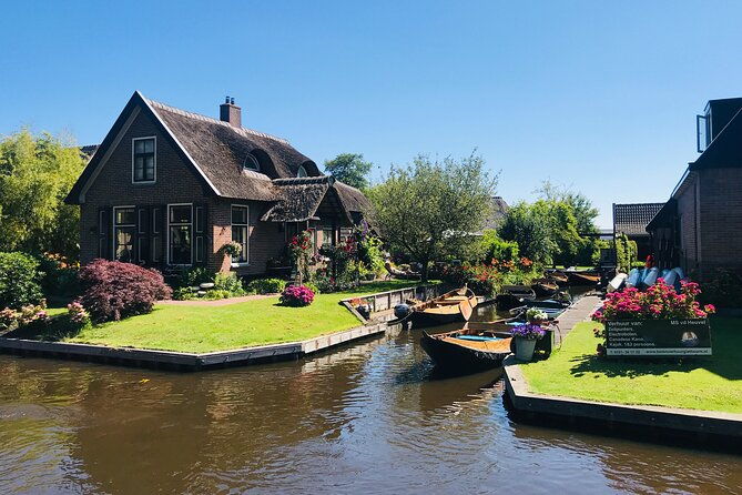 giethoorn-afsluitdijk-zaanse-schans-day-tour-incl-hotel-pick-up
