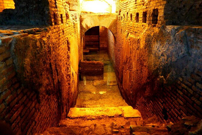 small-group-express-tour-of-trevi-fountain-with-undergrounds