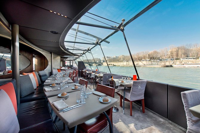 bateaux-parisiens-seine-river-gourmet-lunch-sightseeing-cruise