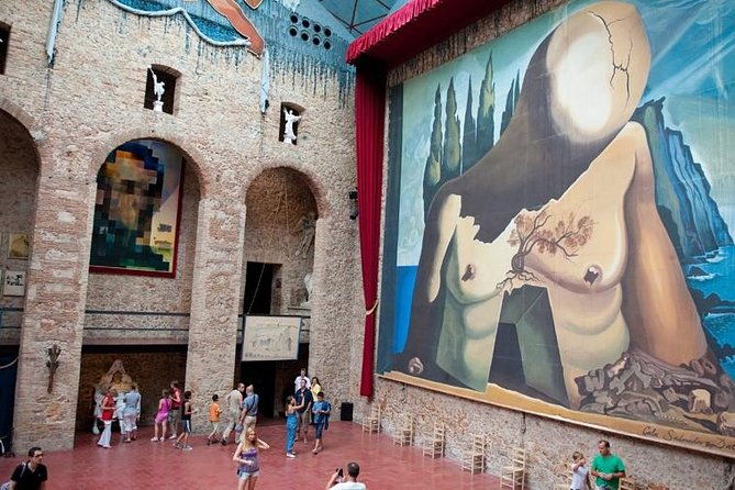 dali-museum-cadaques-small-group-tour-with-hotel-pick-up