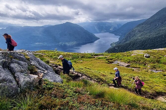 fjord-hiking-public-tour