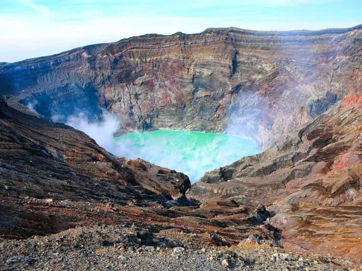 fukuoka-mount-aso-volcano-kumamoto-castle-grasslands-tour