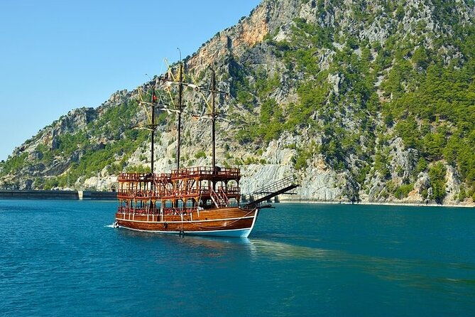 green-canyon-boat-trip-from-side