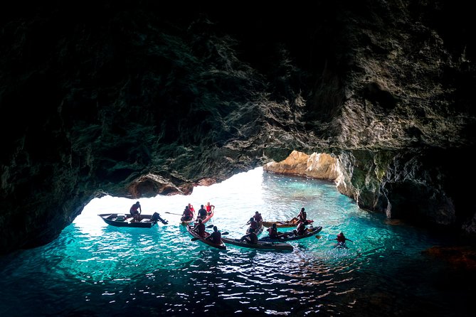 kayak-snorkel-tour-in-cerro-gordo-natural-park-la-herradura