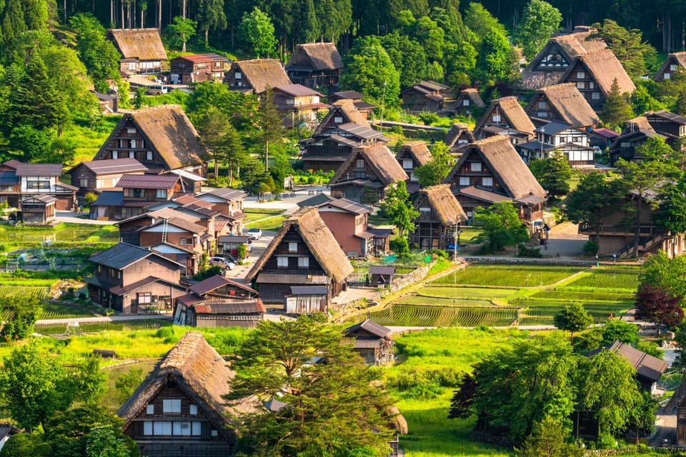 nagoya-hida-takayama-and-gassho-zukuri-village-day-tour