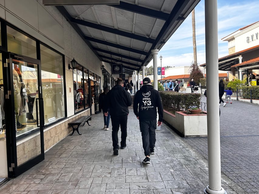 outlet-shopping-and-yatai-tour