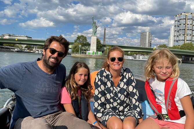 paris-top-sights-seine-river-private-boat-excursion