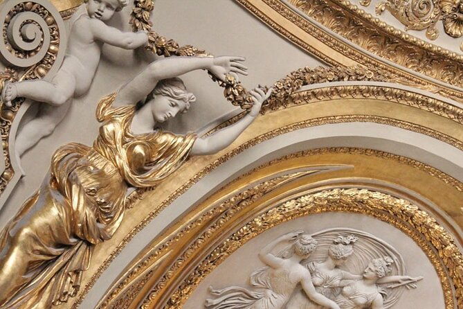 private-louvre-museum-tour-for-kids-families-with-alberto-or-his-team-in-paris