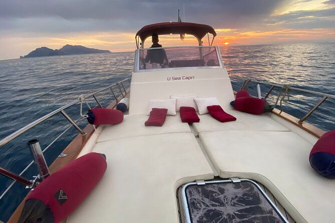 private-tour-of-the-island-of-capri-by-boat-and-visit-to-the-caves