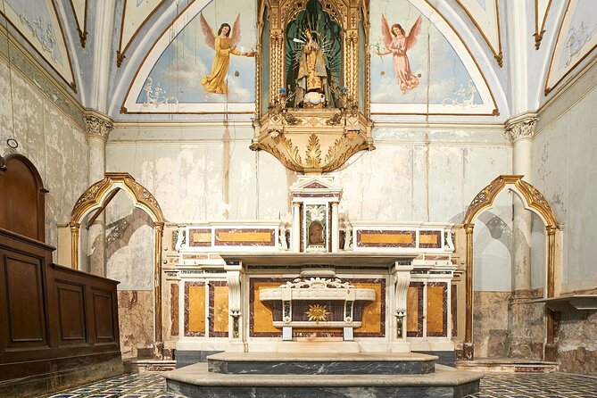 the-skull-with-the-ears-the-cult-of-the-dead-in-the-church-of-s-luciella