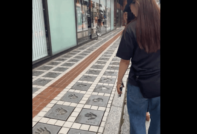 tokyo-asakusa-waiking-tour-with-university-students