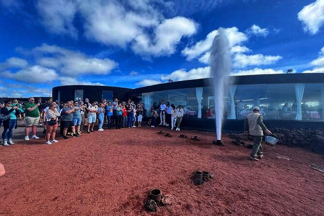 tour-to-timanfaya-jameos-del-agua-cueva-de-los-verdes-and-viewpoint-from-the-cliff