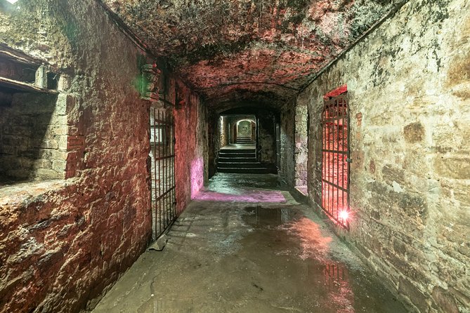 underground-vaults-walking-tour-in-edinburgh-old-town