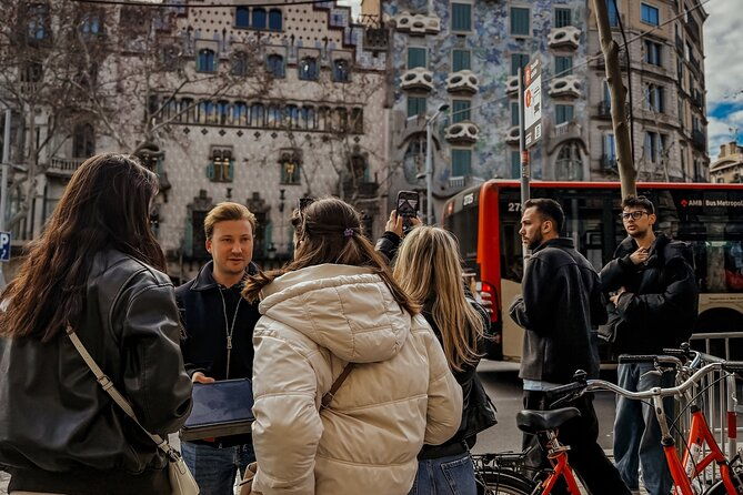 barcelona-bike-tour-top-sights-tapas-local-insights