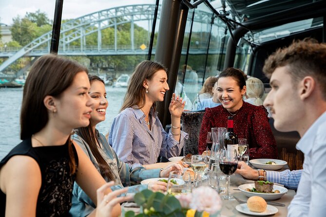 bateaux-parisiens-seine-river-gourmet-lunch-sightseeing-cruise
