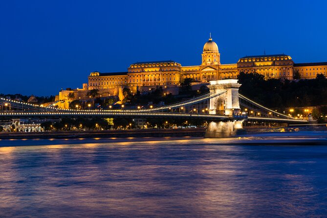 budapest-evening-sightseeing-cruise-and-unlimited-proseccos