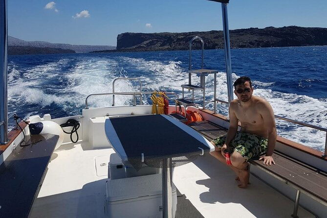 caldera-private-cruise-volcano-hike