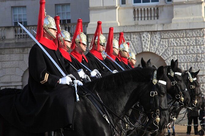 changing-of-the-guard-walking-tour-in-london