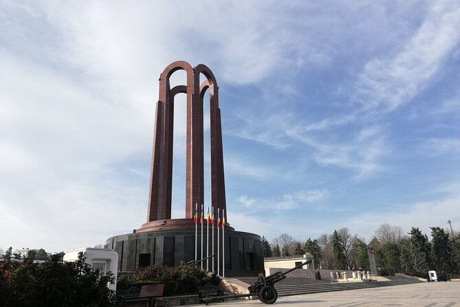 contrasts-of-communism-small-group-walking-tour-in-bucharest
