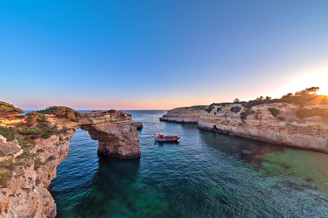 dolphin-watching-and-caves-cruise