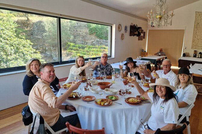 douro-valley-expert-guide-boat-lunch-tastings-premium-service