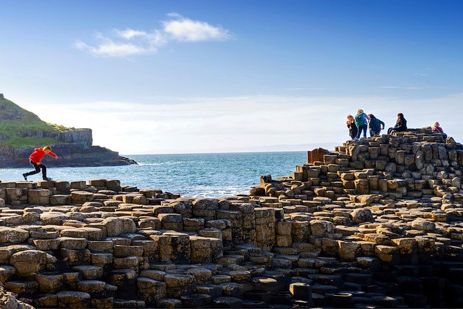 dublin-to-belfast-black-cab-dunluce-castle-giants-causeway