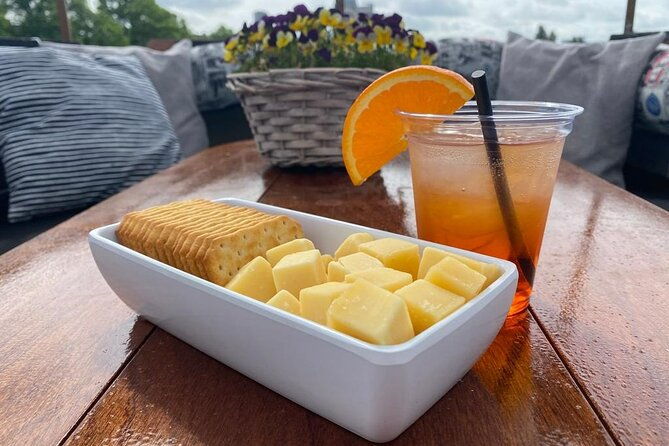 dutch-cheese-and-drinks-guided-amsterdam-boat-tour