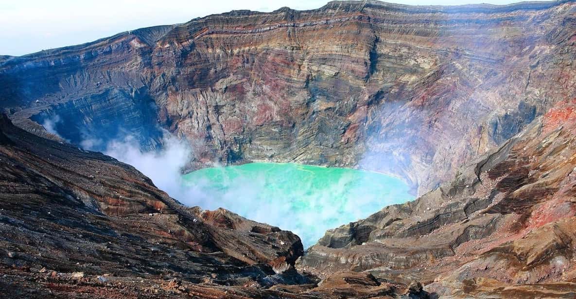 fukuoka-mount-aso-volcano-kumamoto-castle-grasslands-tour