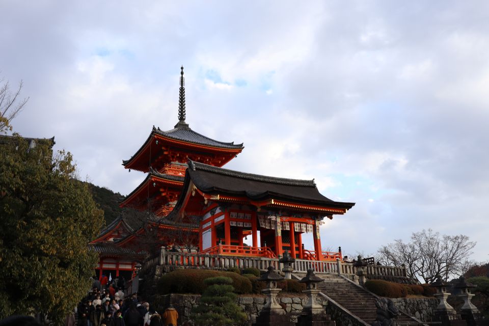 kyoto-fushimi-inari-taisha-and-kiyomizu-dera-spanish-guide
