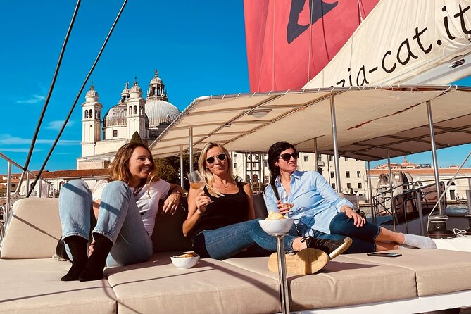 la-serenissima-lagoon-cruise-on-catamaran-with-classical-music