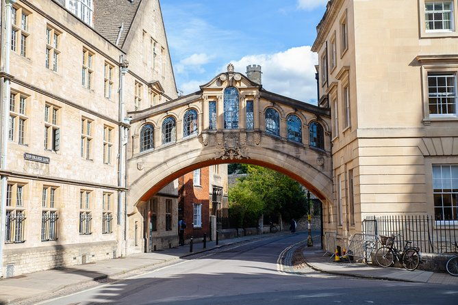 oxford-university-walking-tour-with-university-alumni-guide
