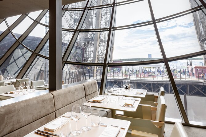 paris-earliest-lunch-at-eiffel-tower-madame-brasserie-restaurant
