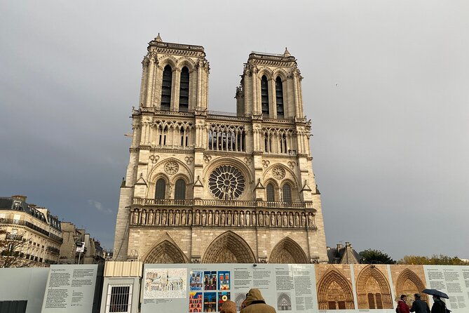 paris-ile-de-la-cite-and-notre-dame-walking-tour-with-crypt