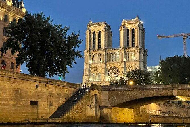 paris-top-sights-seine-river-private-boat-excursion