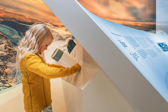 perlan-museum-wonders-of-iceland-arora-northern-lights-planetarium-show
