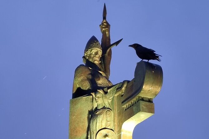 reykjavik-small-group-walking-tour-by-citywalk