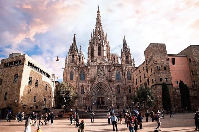 small-group-barcelona-walking-tour-flamenco-show-tapas-dinner