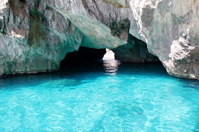 small-group-capri-island-boat-ride-with-swimming-and-limoncello