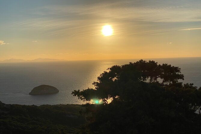 small-group-hiking-sunset-in-monolithos