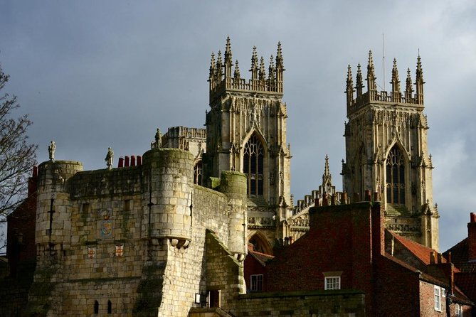 the-best-of-york-on-foot-in-a-small-group
