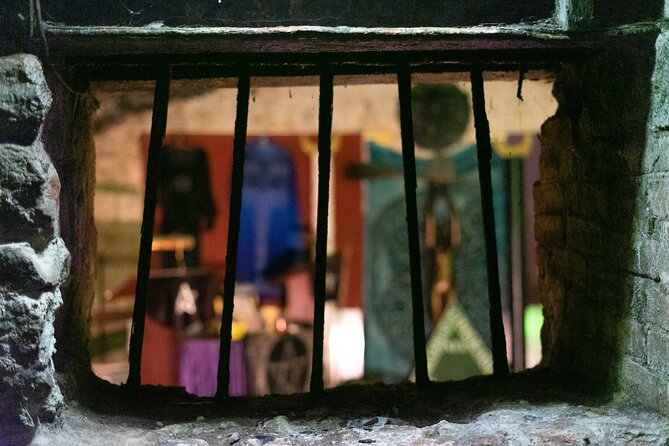 underground-vaults-walking-tour-in-edinburgh-old-town