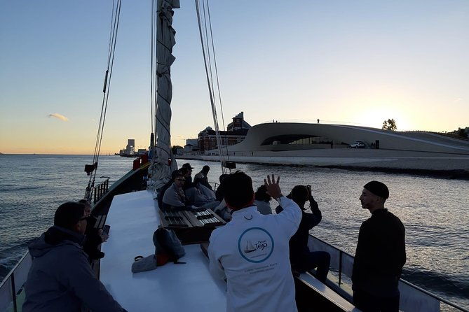 2-hour-lisbon-traditional-boats-sunset-cruise-with-white-wine