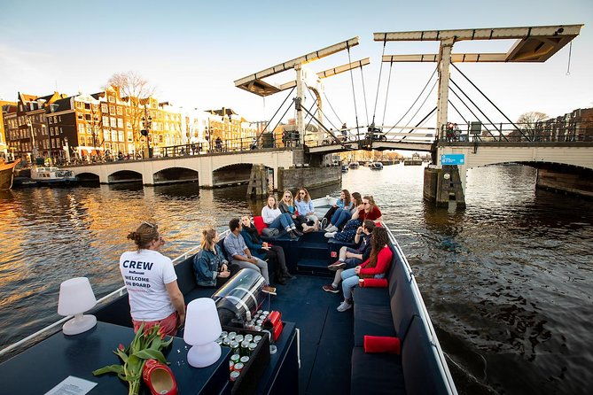 amsterdam-canal-cruise-with-live-guide-and-unlimited-drinks