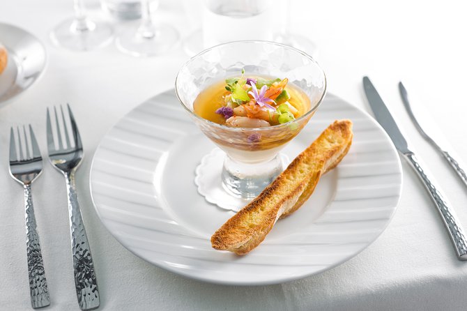 bateaux-parisiens-seine-river-gourmet-lunch-sightseeing-cruise