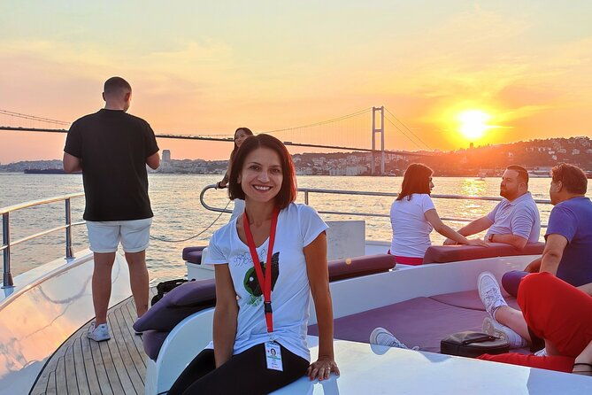 bosphorus-sunset-sightseeing-yacht-cruise-with-refreshments